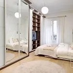Arc de Triomphe&Théâtre Marigny - Paris Vacation Rentals