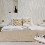 Arc de Triomphe&Théâtre Marigny - Paris Vacation Rentals